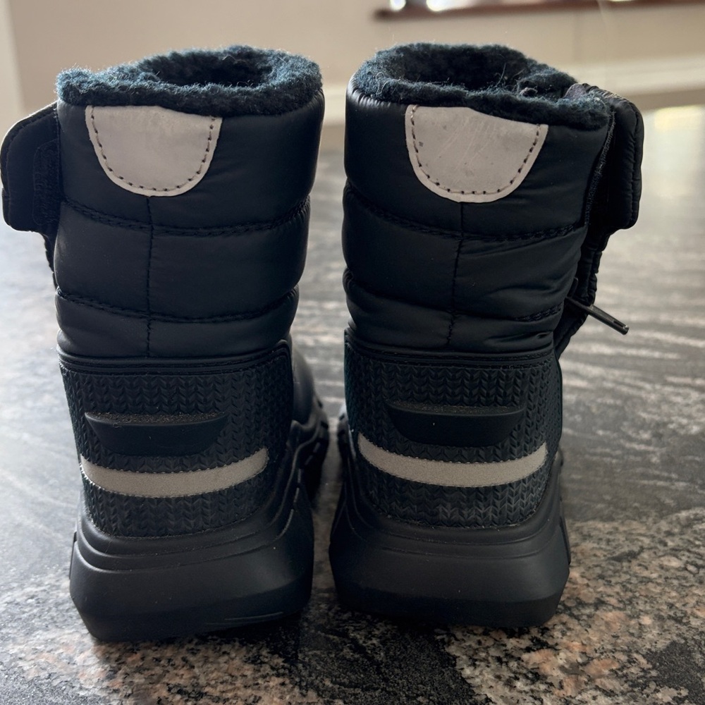 Hunter Navy Insulated Boots- Toddler - Picture 4 of 5